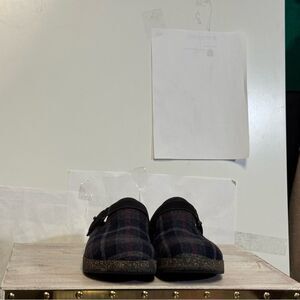 Earth Black and Gray Slip-On Clogs size 11 great condition